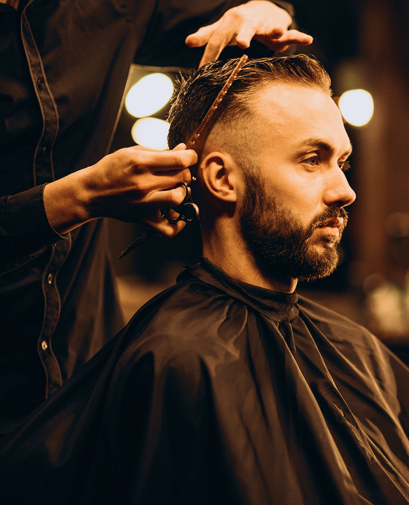 Barbeiro trabalhando